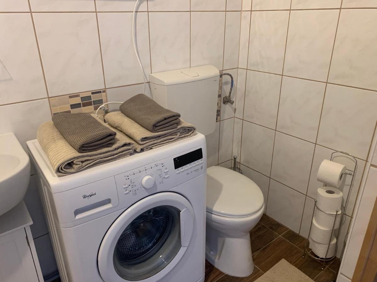 Studio77 Apartman Leilighet Sopron Eksteriør bilde